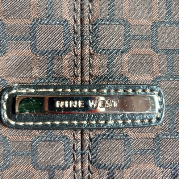 Chocolate brown and black Nine West shoulder bag - Picture 2 of 4